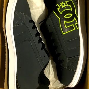 NEW DC Shoes “Net” size 9
